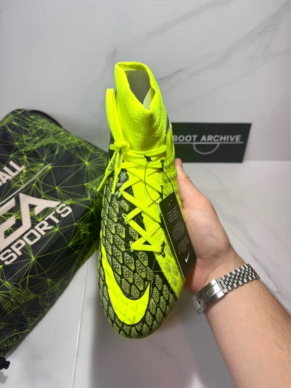 Nike x EA SPORTS Hypervenom Phantom III DF FG– Limited Edition